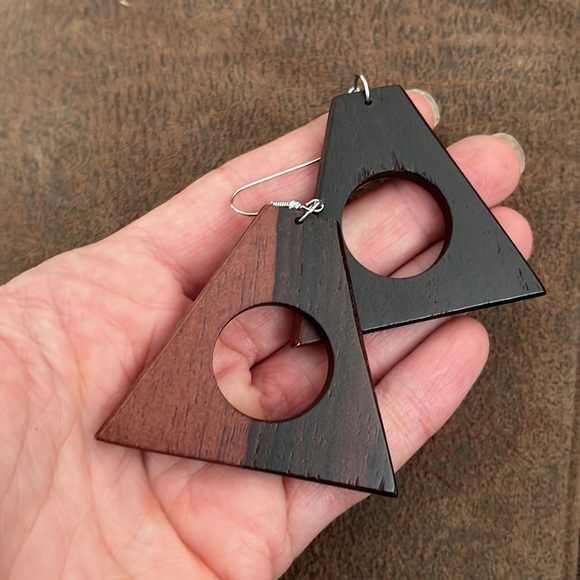 two tone wood dangle earrings - Picture 5 of 5